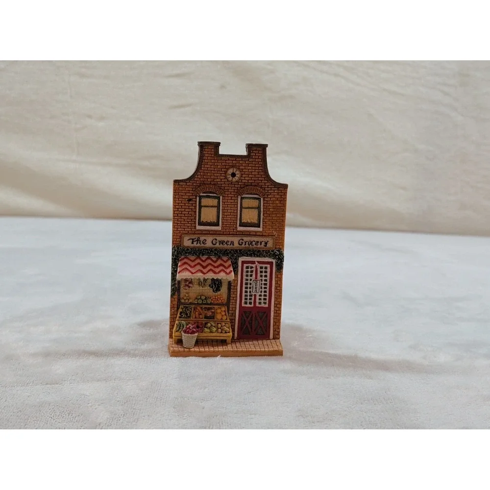 Woodbury Way The Green Grocery Miniature Building Facade Wall Hanging Decor‎